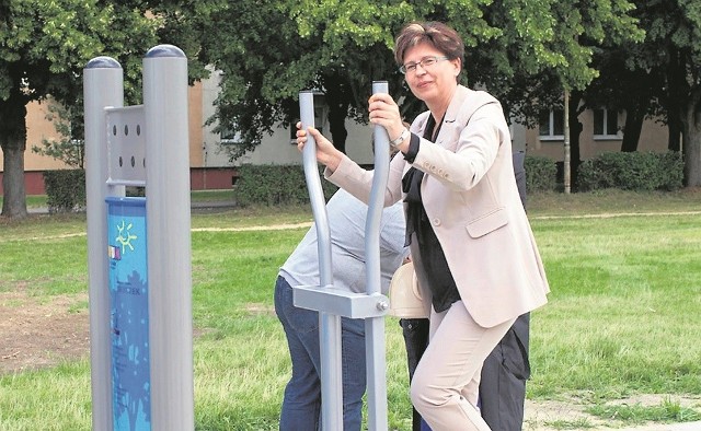 Agnieszka Ignasiak, przewodnicząca rady miejskiej w Stargardzie, dwa tygodnie temu, podczas otwarcia placu  zabaw i siłowni zewnętrznej na ul. Tańskiego. Była autorką projektu ich powstania  