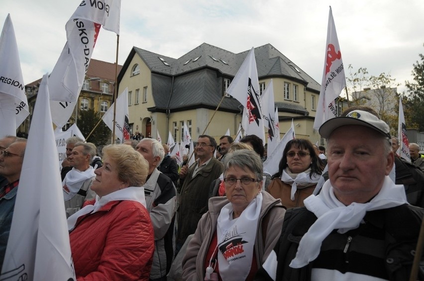 Protest emerytów w sprawie deputatu. Kompania Węglowa: Chcielibyśmy, nie pozwala sytuacja finansowa