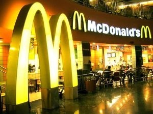 McDonald's jest krytykowany za działalność biznesową, łamanie praw pracowników i obwiniany za nadwagę u dzieci i młodzieży.
