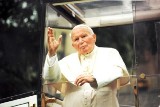 Jan Paweł II z innej strony – na wystawie w brzezińskiej bibliotece