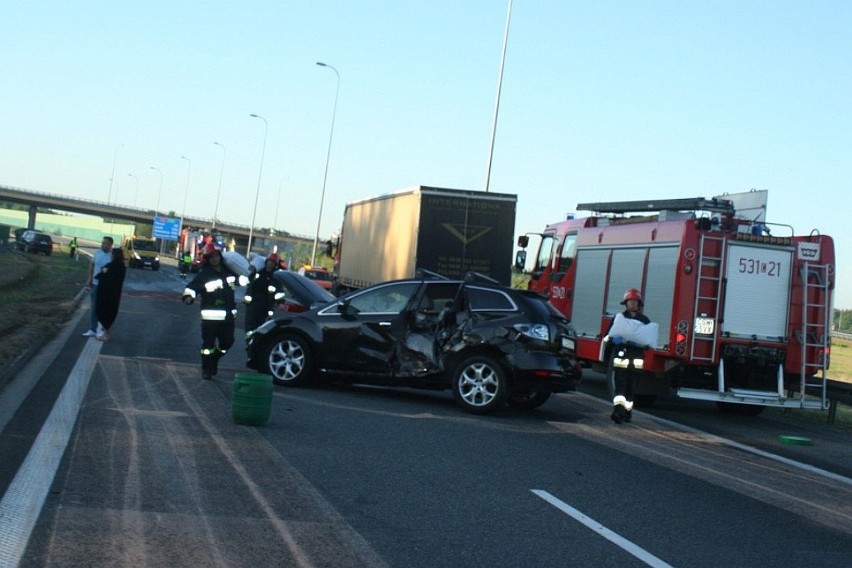 Wypadek z udziałem trzech samochodów na A1 w Nowych Marzach 