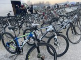 Na giełdzie samochodowej Załęże w Rzeszowie już wiosna. 27 lutego było mnóstwo rowerów, kosiarek ogrodowych koszy wiklinowych [FOTO]