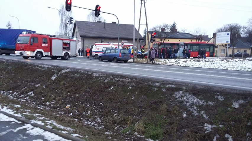 Wypadek w Ozorkowie. Na ulicy Maszkowskiej tir zderzył się z...