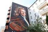 Mural Zbigniewa Wodeckiego w Katowicach. Zobaczcie jak powstawał na filmie zza kulis