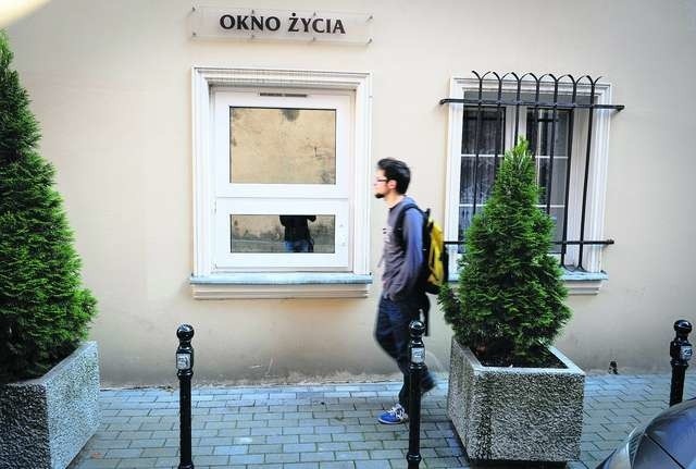 Okno życia sióstr elżbietanek  przy ul. Rabiańskiej w Toruniu. Fot: Jacek Smarz