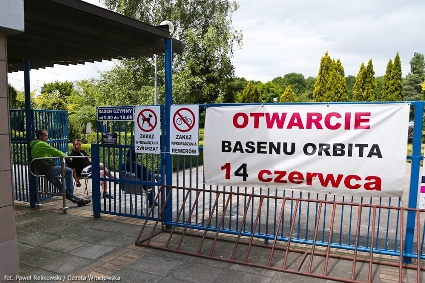 Wrocław: Basen Orbita już czynny. Szkoda, że pogoda się popsuła (ZDJĘCIA)