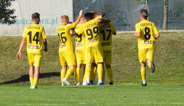 Lechia Zielona Góra wywalczyła pierwszy punkt w tym sezonie w rozgrywkach III ligi. Po dwóch porażkach zremisowała na wyjeździe z Rekordem Bielsko-Biała