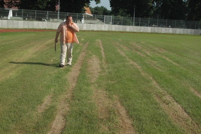 Do października murawa na stadionie ma zostać zrobiona porządnie, zapewniają szefowie obiektów.