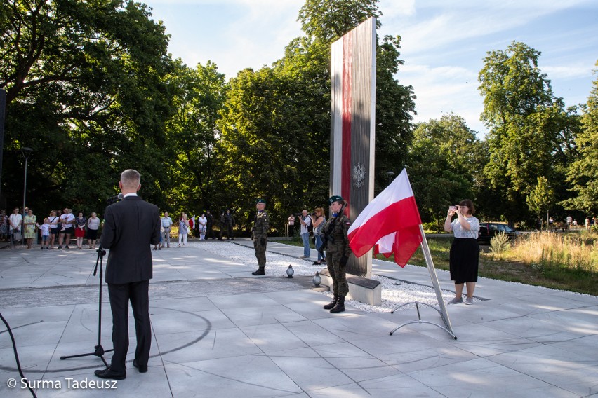 Stargard. W 76. rocznicę wybuchu powstania warszawskiego mieszkańcy spotkali się pod pomnikiem patriotycznym