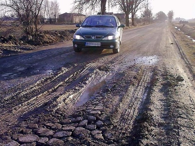 Tak po zimie wyglądał odcinek drogi na trasie Szczuka-Gorczenica