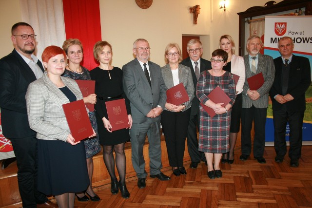 Starosta i nagrodzeni nauczyciele