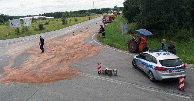 Po zderzeniu ciągnik wypadł z drogi i rozpadł się