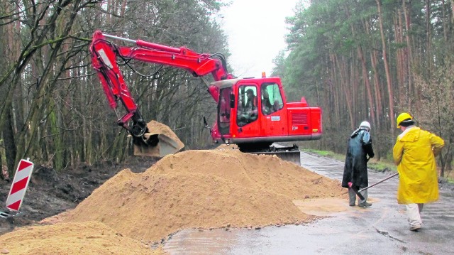 Te drogi na północy województwa będą jak noweNa ul. Bratniej w Łagodzinie remont już trwa. Roboty drogowe, finansowane wspólnie przez rząd i samorząd, będą też w Gorzowie, Międzyrzeczu oraz gminach: Pszczew, Kłodawa i Lubiszyn.