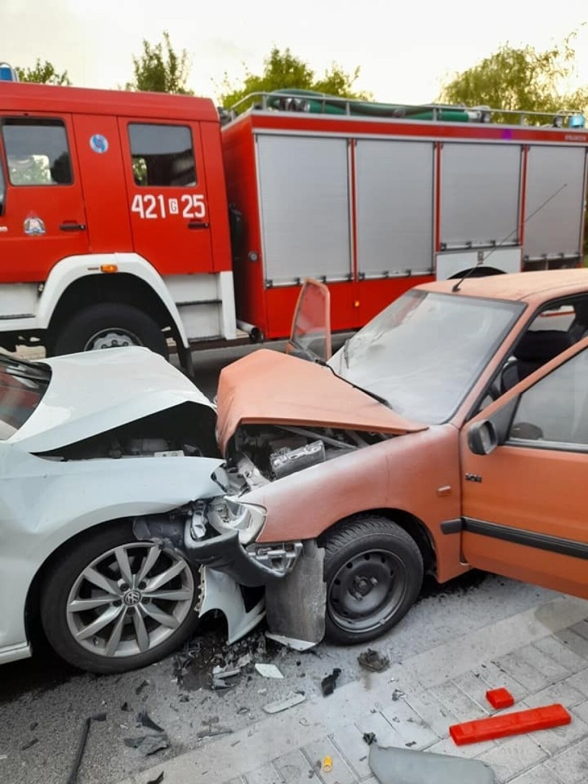 Wypadek w Gwieździnie w gminie Rzeczenica 14.08.2021 r. Cztery osoby zostały poszkodowane