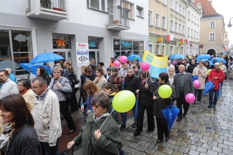 Ponad 400 osób przeszlo dziś ulicami Opola w "Marszu...