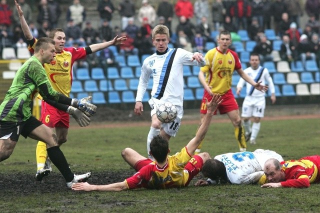 Nowy stadion oznacza, że wreszcie skończą się co roczne problemy z dopuszczeniem przez PZPN obiektu do rozgrywek I ligi piłkarskiej. Jeszcze w tymroku wokół murawy ma być też gotowa nowa bieżnia dla lekkoatletów.