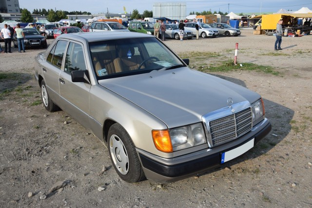 10. Mercedes W124. Silnik 3,0 diesel, rok produkcji 1989, cena 7500 zł.