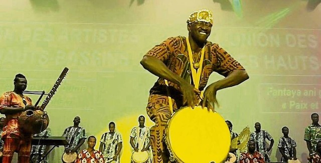 Tak wyglądają muzycy Adama Drabe z Burkina Faso, którzy zagrają w sobotę na Rynku Głównym