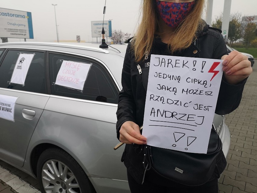 Kraków. Samochodowy protest „Zamiast na mszę przyjedź na protest” [ZDJĘCIA]