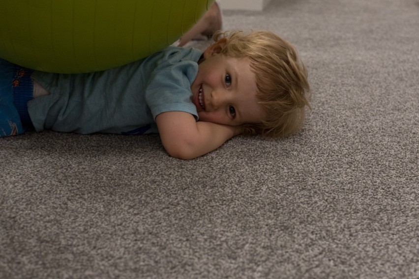 Zaburzenia integracji sensorycznej u dzieci – jak wesprzeć swojego malucha?