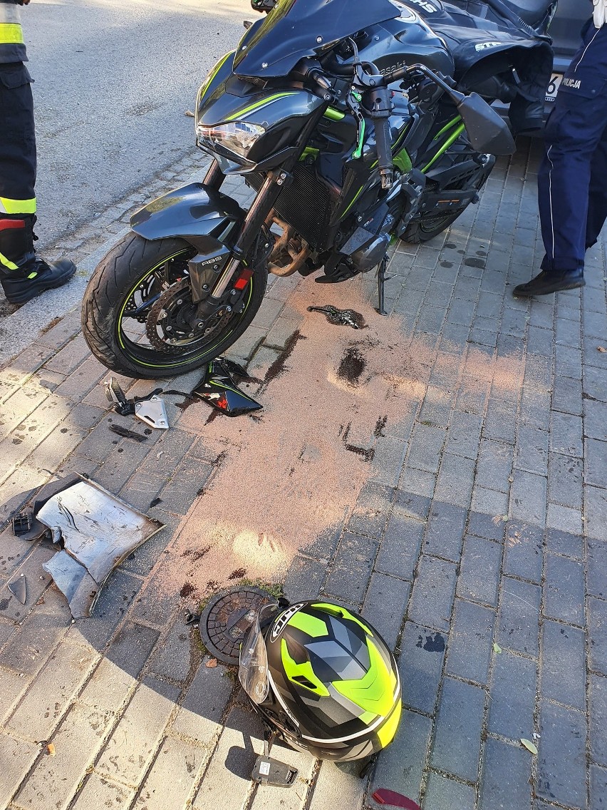 Krzeszowice. Wypadek samochodu osobowego i motocykla. Dwie osoby ranne