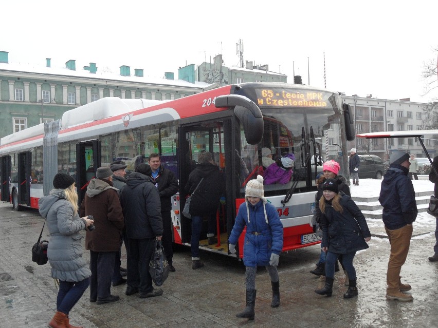 Wielki pokaz autobusów hybrydowych w Częstochowie ZDJĘCIA