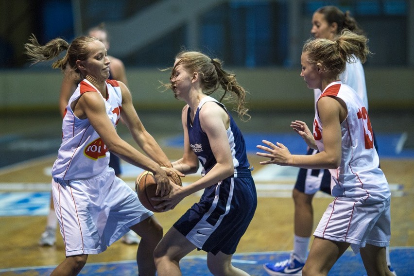 Koszykarki Pałacu Młodzieży w Tarnowie pokonane przez Athletes in Action