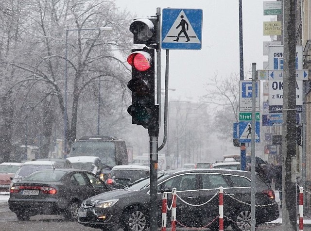 Sygnalizatory pokazujące czas do zmiany świateł działają już m.in. na skrzyżowaniu ulic 1 Maja i Katowickiej.