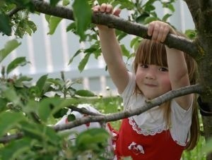 Nieubłagany porządek rzeczy: aby dzieci mogły raźno pląsać, rodzice najpierw muszą się nastać