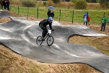 Nisko. Mistrzostwa Polski w jeździe po muldach (pump-track) na torze w Podwolinie [ZDJĘCIA, FILM]