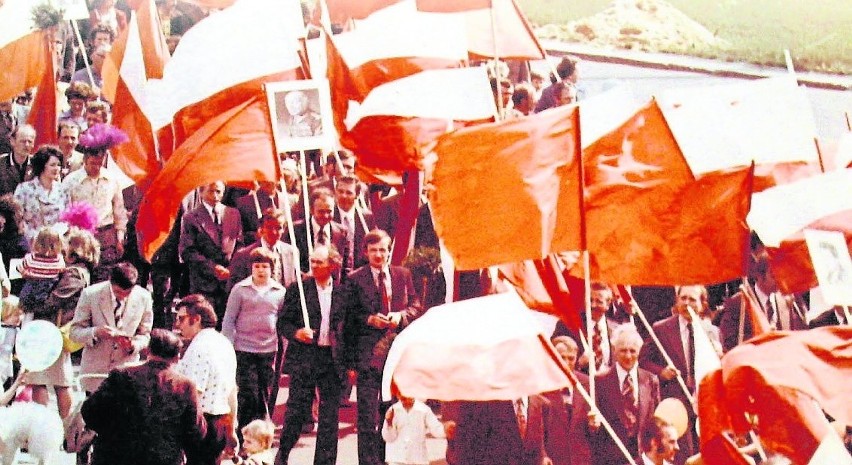 Sosnowiec 1979. Trzon pochodu po górnikach i hutnikach...