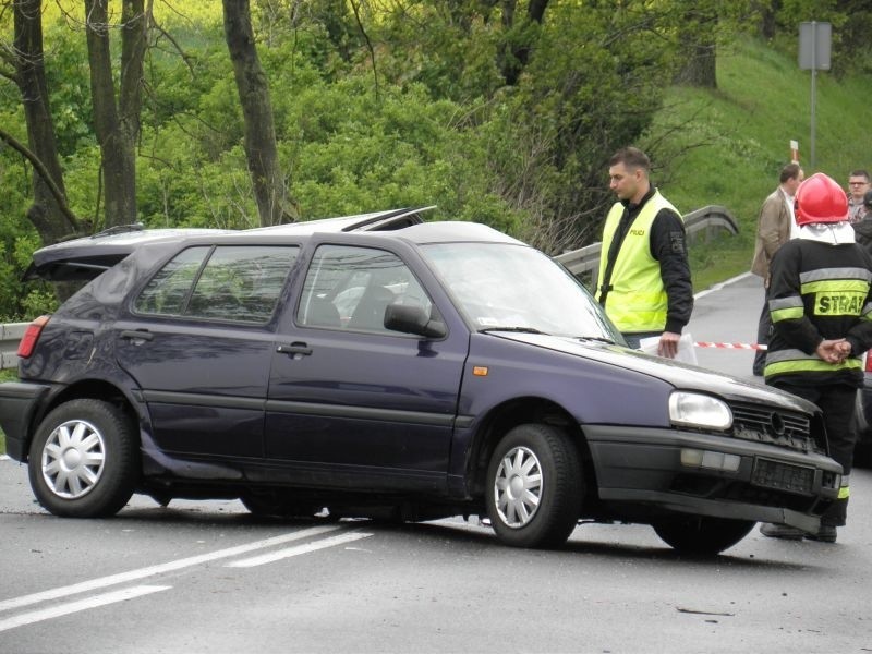 Wypadek w Małkach. Zderzyły się dwa samochody. Droga krajowa 15 zablokowana 
