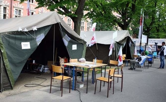 Z Wałów Chrobrego w Szczecina znika miasteczko namiotowe Solidarności