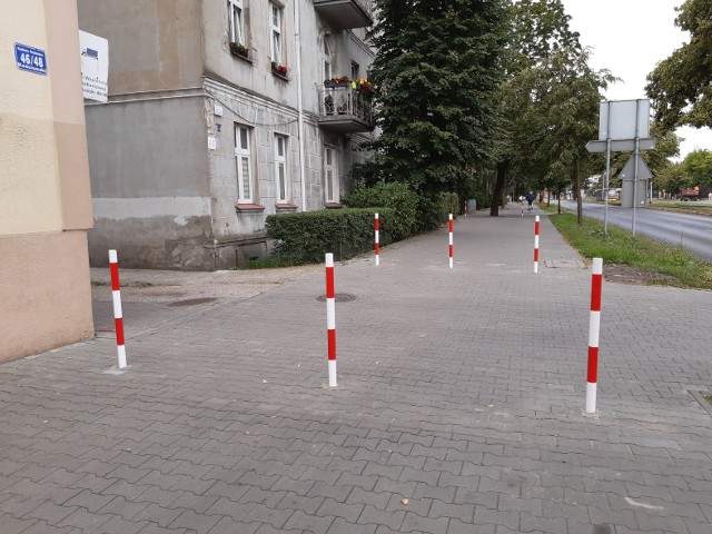 Słupki, które powstrzymują krnąbrnych kierowców, pojawiły się m.in. przy ulicy Kościuszki