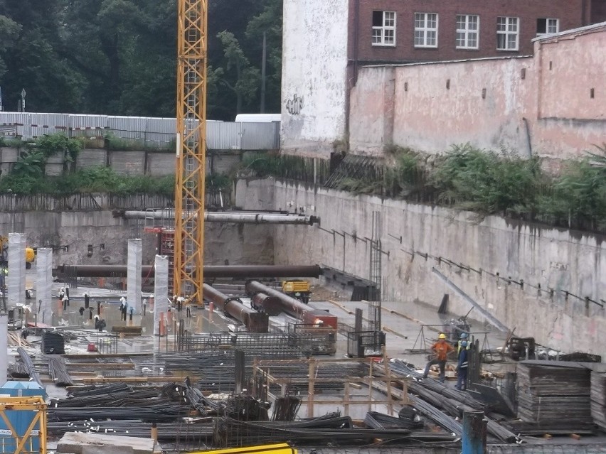 Wrocławski Hilton ma już fundamenty. Teraz będzie rósł (ZDJĘCIA)