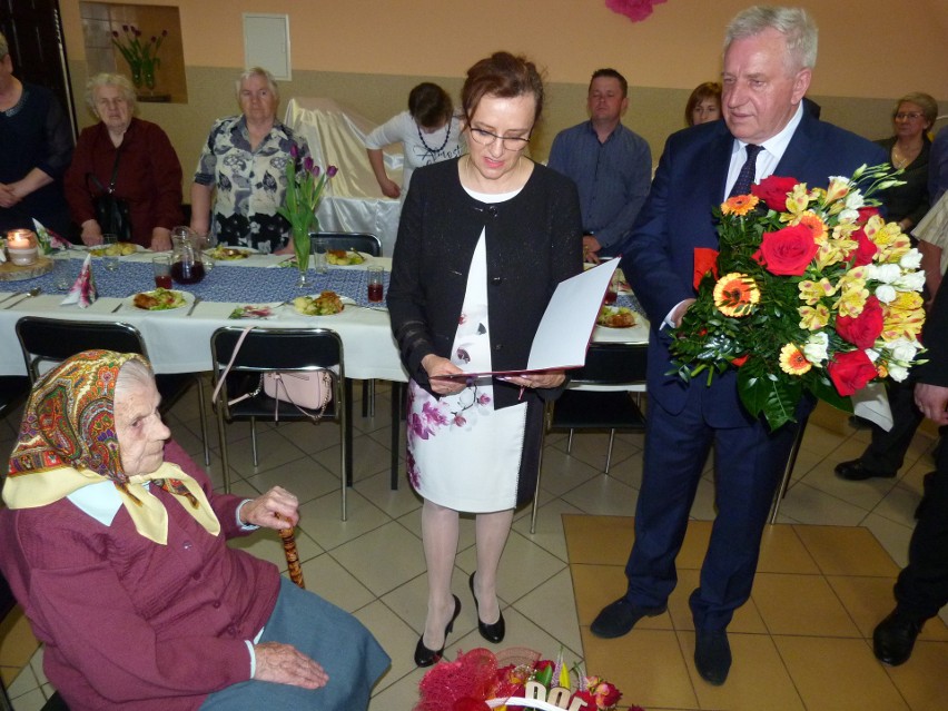 100 lat Zofii Opary z Oblęgorka w gminie Strawczyn. Jej recepta na długowieczność to dużo ruchu