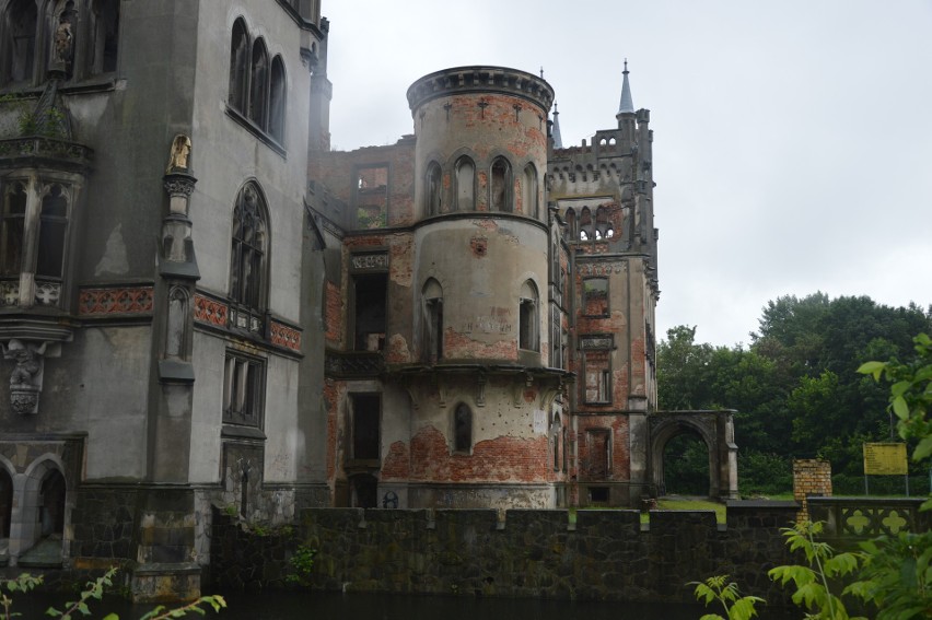 Tak niszczeje pałac Schaffgotschów w Kopicach