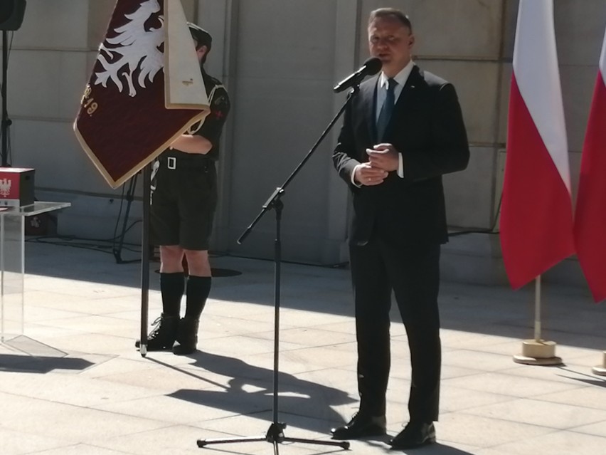 Prezydent Andrzej Duda przyjął od samorządowców apel ws....
