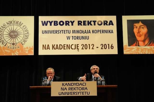 Uważany za pewniaka w poprzednich wyborach rektor prof. Radzimiński (z prawej) przegrał 9 głosami