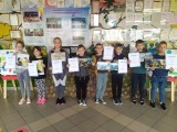 Uczniowie Szkoły Podstawowej w Obrazowie wiedzą jak segregować odpady. Wzięli udział w konkursie i zdobyli nagrody. Zobacz zdjecia 