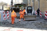 Lublin. Trudniej przejść wzdłuż Lubartowskiej. Zamknięta dla pieszych część chodnika na wysokości Bazaru