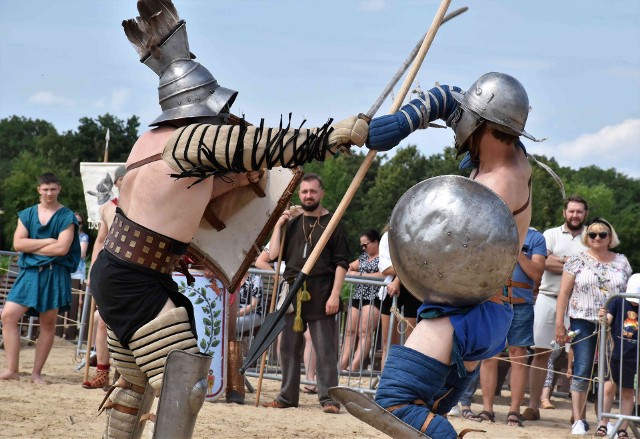 Nowa część Solanek w Inowrocławiu zamieniła się w rzymską wioskę antyczną z gladiatorami, legionistami i rzemieślnikami sprzed 2000 lat