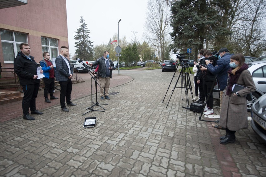 To powoli staje się tradycją - ostatniego dnia składnia...