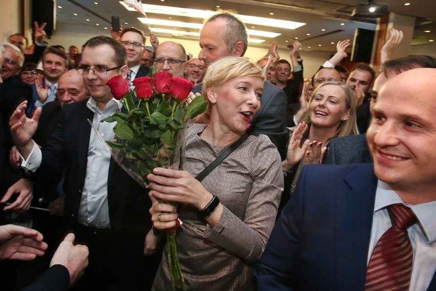 Radość w sztabie PiS we Wrocławiu