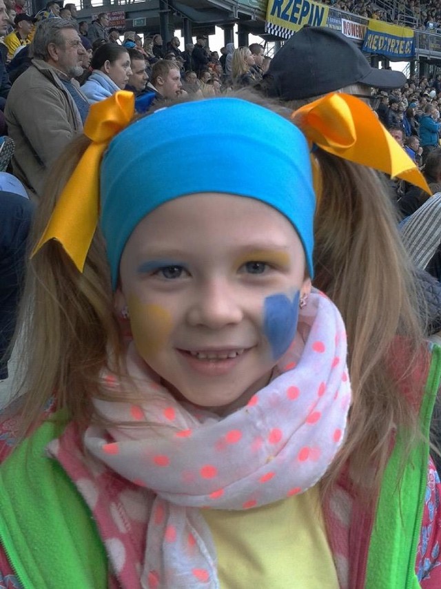 Julia Nowakowska ma 6 lat i bardzo chętnie chodzi na gorzowski stadion.
