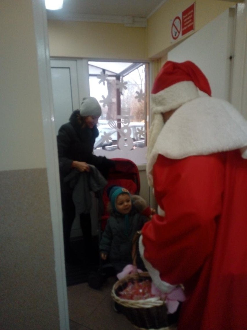 Święty Mikołaj odwiedził Żłobek Miejski w Łowiczu [ZDJĘCIA]