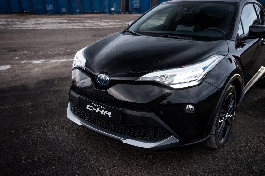 Toyota C-HR Black Edition...