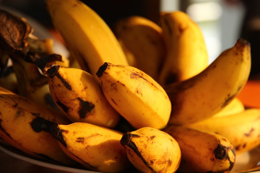 Banany zawierają melatoninę, naturalną substancję chemiczną...