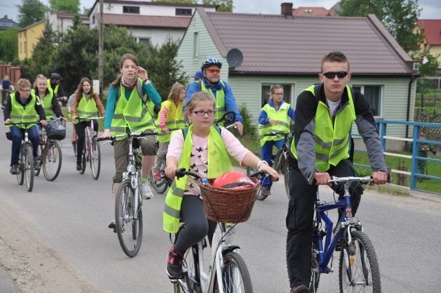 Uczestnicy rajdu zbliżają się właśnie do zalewu w Jastrzębiu.