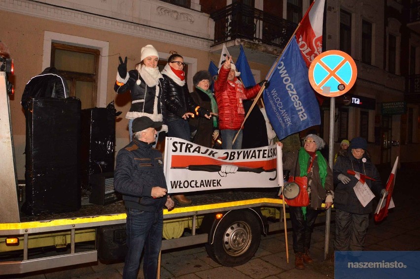 Protest przeciwko rządom PiS także we Włocławku [zdjęcia, wideo]